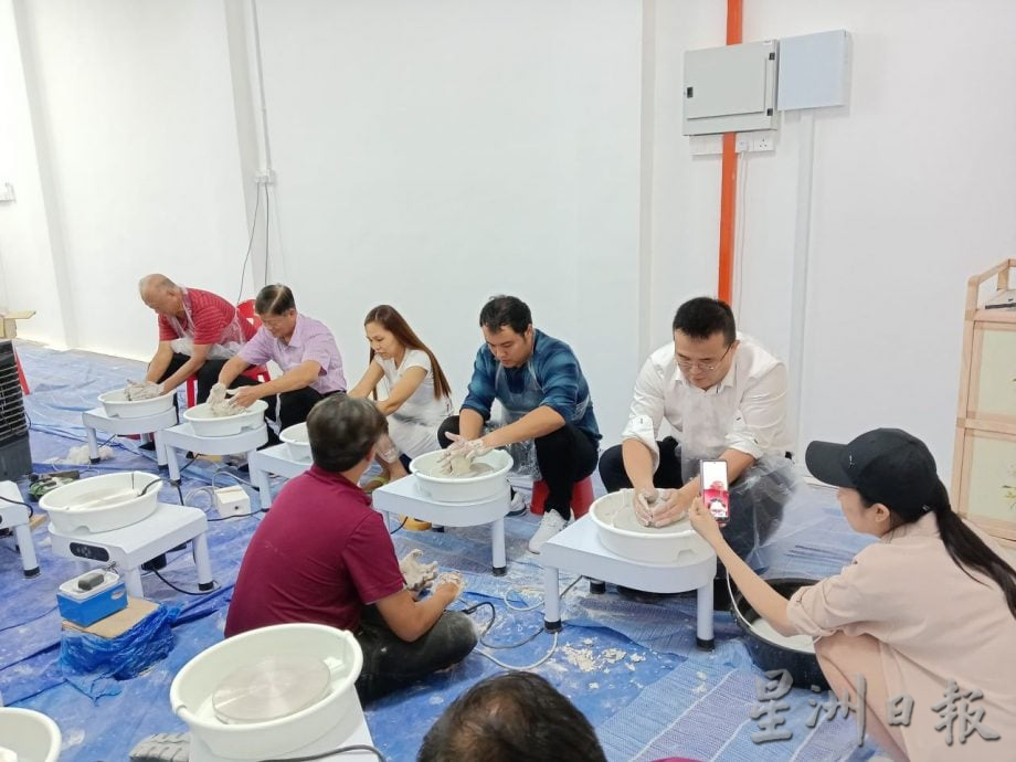 （古城第六版主文）马六甲德化会馆陶瓷展厅开放日吸引海内外人士参观