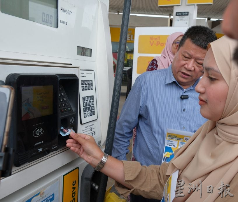 东：（已签发）东:（已签发）BUDI95全面开跑，跟随彭亨消费人事务与人力资源委员会委员会主席沈春祥跑油站。