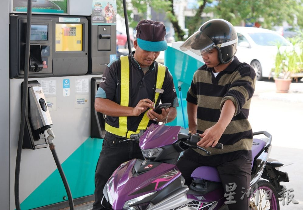 东：（已签发）东:（已签发）BUDI95全面开跑，跟随彭亨消费人事务与人力资源委员会委员会主席沈春祥跑油站。