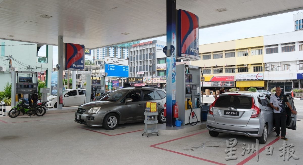 东：（已签发）东:（已签发）BUDI95全面开跑，跟随彭亨消费人事务与人力资源委员会委员会主席沈春祥跑油站。