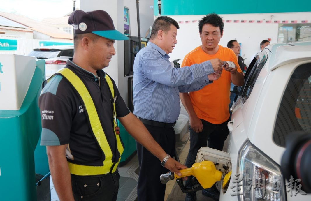 东：（已签发）东:（已签发）BUDI95全面开跑，跟随彭亨消费人事务与人力资源委员会委员会主席沈春祥跑油站。