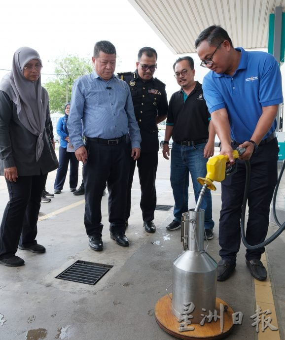 东：（已签发）东:（已签发）BUDI95全面开跑，跟随彭亨消费人事务与人力资源委员会委员会主席沈春祥跑油站。