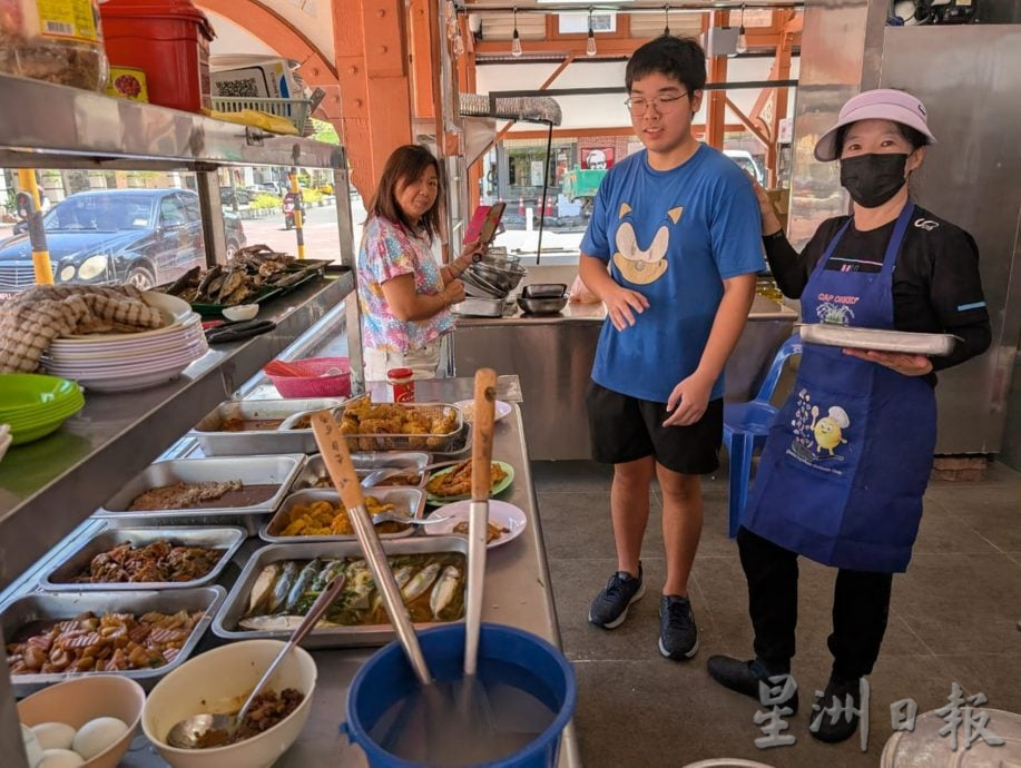 配合开幕太平不夜天公市小贩10月3日义卖为华联独中筹款