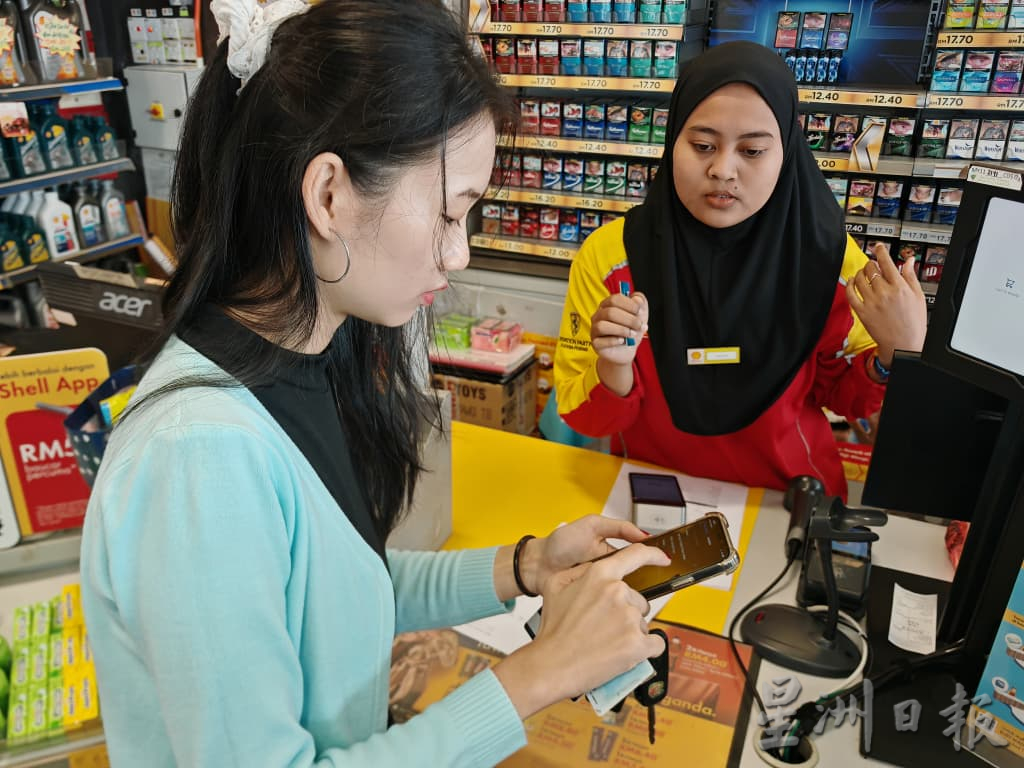 (古城封面主文)仁政95首日甲州各油站添油顺利,唯多人依然不解及误会,职员需一一说明