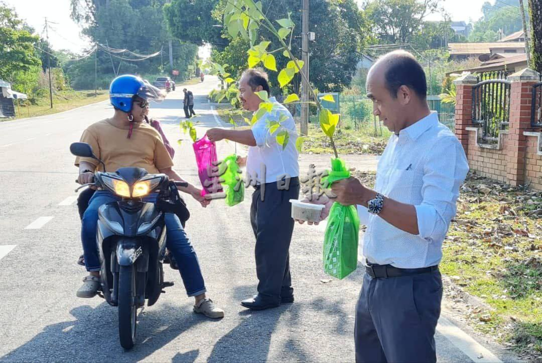 东：（已签发）彭森林局4年种1200万棵树木