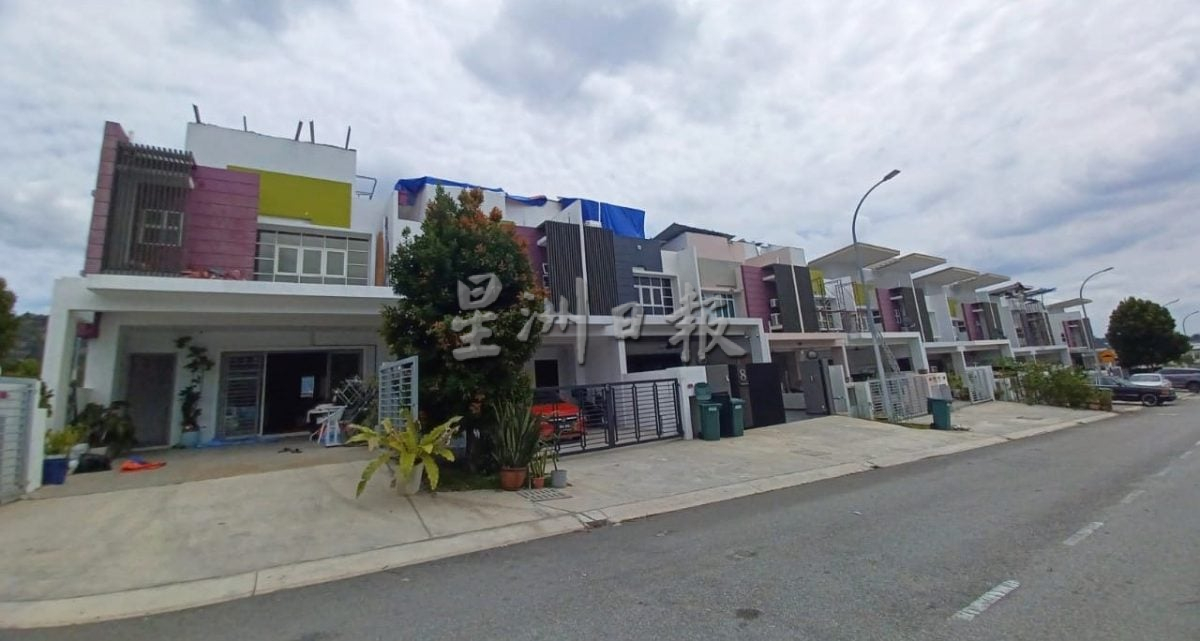 大都会/加影Semanja Park Terrace“开天窗“屋子抢修工程进行