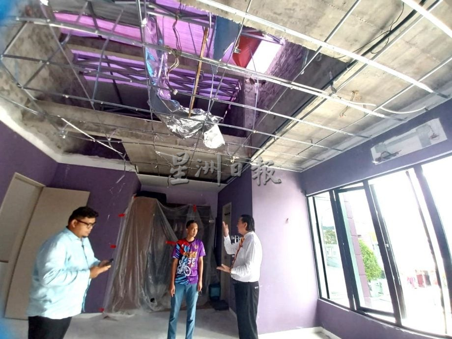 大都会/加影Semanja Park Terrace“开天窗“屋子抢修工程进行