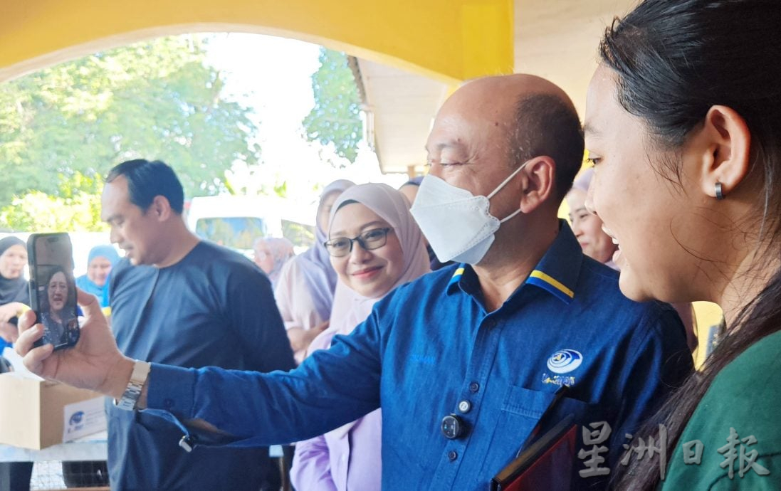 (全国版)建议暖势力:三姐弟不因父母离异影响学习,心疼母兼职养家激发上进心考进大学