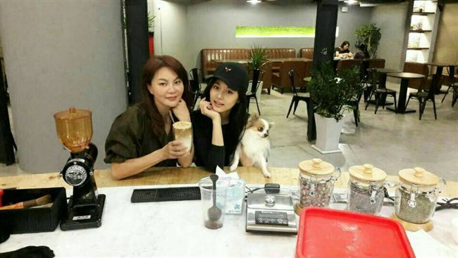 TWICE开唱传遭索千张免费票 周子瑜堂哥回应：一切非属实