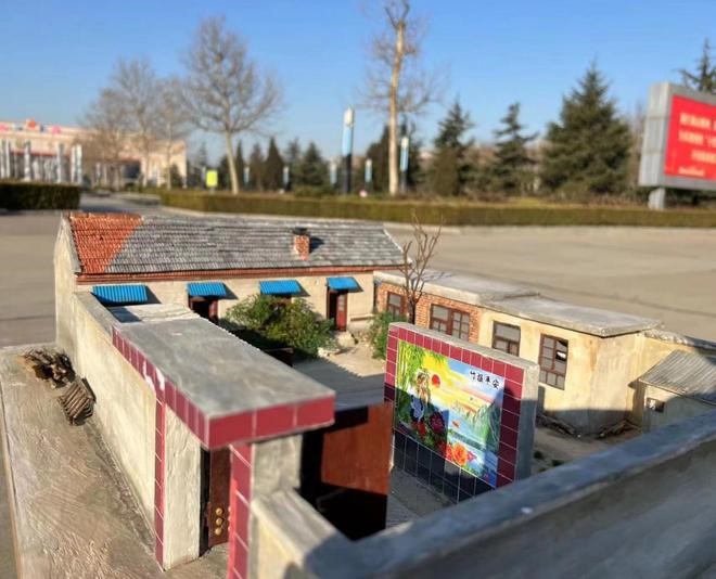 00后巧手复刻老房子模型 年收入近300万