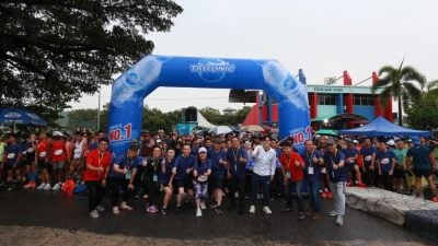 TCT集团庆25周年 2千人雨中竞跑