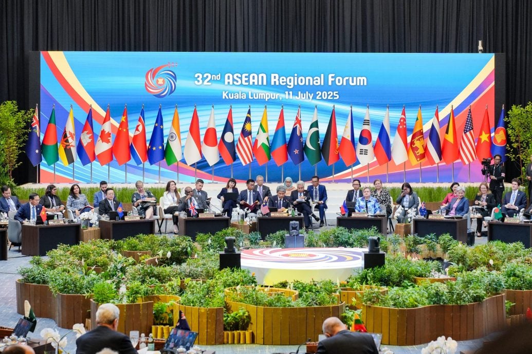 10/25见报 /未审 / 东盟峰会·观察镜/东盟主席国怎么轮?谁来当“掌舵者”?