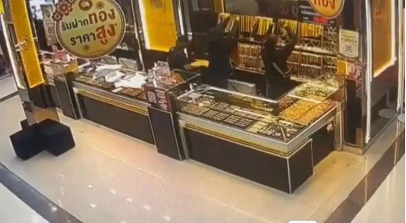 10持械抢劫泰南哥乐金店 劫走价值311万金饰 一军人中弹