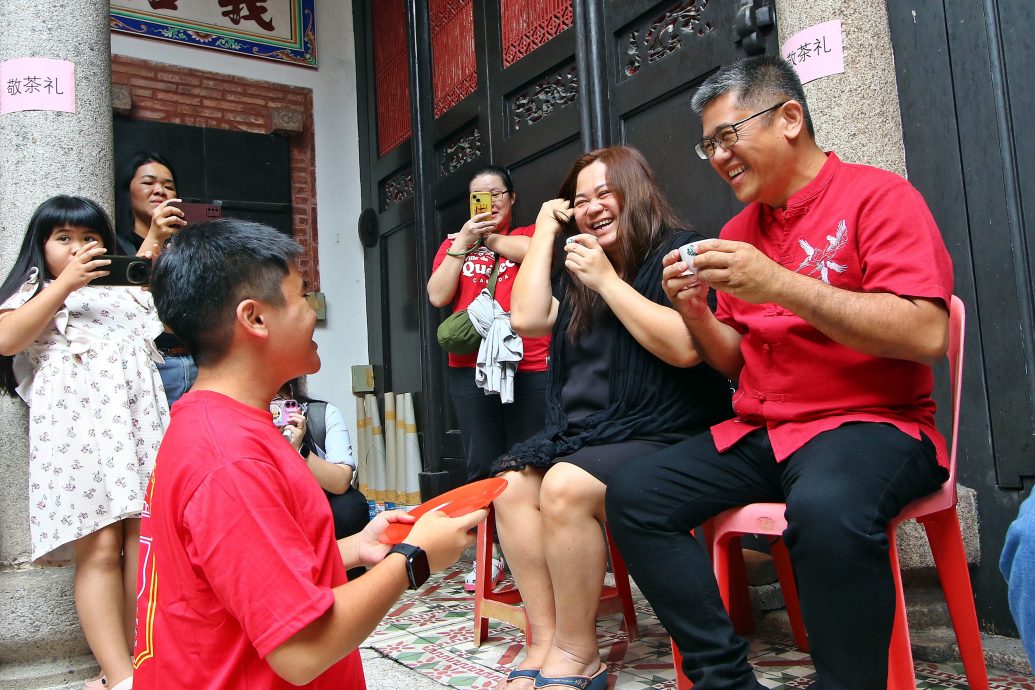 11/10大都会/星角摄:少年出花园 踏上成人之路