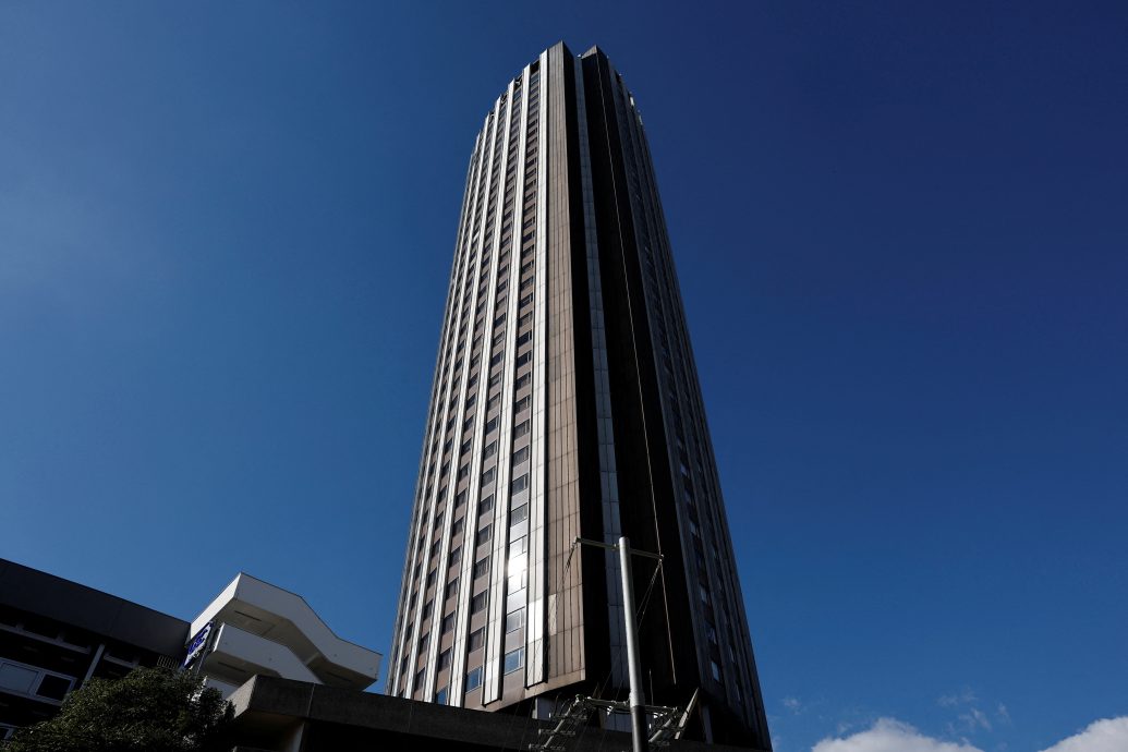 22楼房间防盗窗被撬开 南非驻法大使坠楼身亡