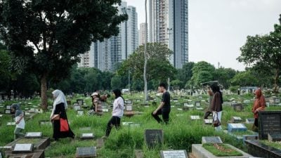 Accommodating the dead: Jakarta faces grave shortage crisis