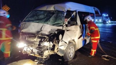 客货车与罗里相撞  5人伤