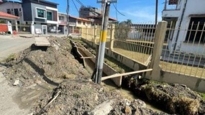 福隆新村维修工程停工 影响居民出入
