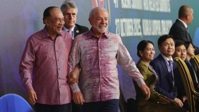 视频 | 东盟峰会欢迎宴现温馨一幕 贵宾齐为巴西总统庆生