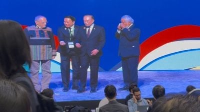 东盟峰会 东帝汶正式加入东盟 古斯芒舞台上动情落泪