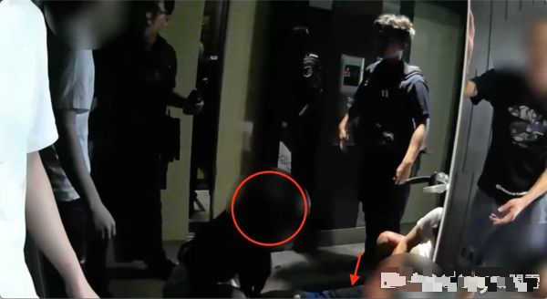 5男为1女混战酿1死2伤 男子被捅17刀喷血亡