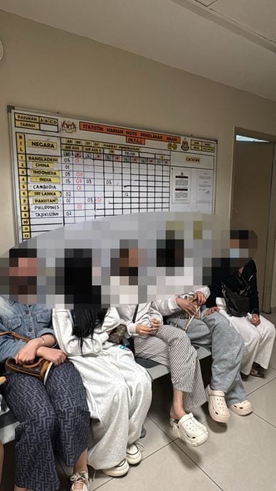 5越南女子持伪造盖章护照欲出境 被边管执法人员逮个正着