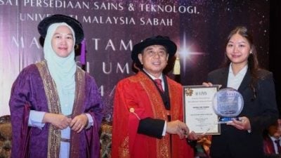 沙大基础课程结业 440人领证书