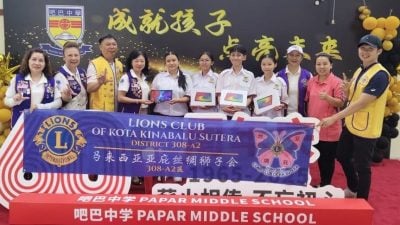 庇丝绸狮会赠平板 吧中4清贫生受惠