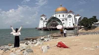 视频 | 甲双岛城海滩爆红 海上清真寺成绝佳背景!