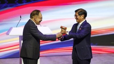 【视频】东盟峰会 | 马来西亚圆满交棒 菲律宾接任主席国