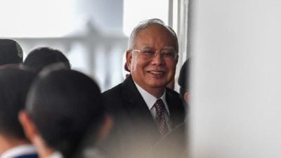 纳吉呈3封信力证沙地捐款  控方拒收  治他洗黑钱滥权罪