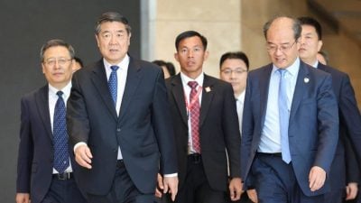 视频 | 中美经贸磋商结束 何立峰离开未发言