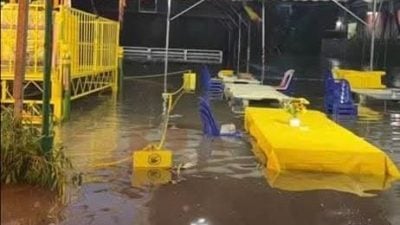 九皇诞遇暴雨突袭 双溪大年金吒坛变“水上庙宇”