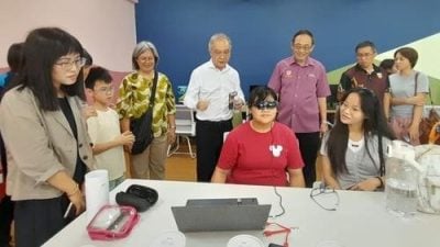 庇中开办AI课程 推无人机机器人综合课程