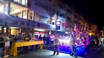 52队庙宇团体参与巡游 南天宫九皇爷诞千人朝圣
