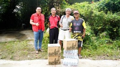 走访州元首府路 徐东伲送暖贫户