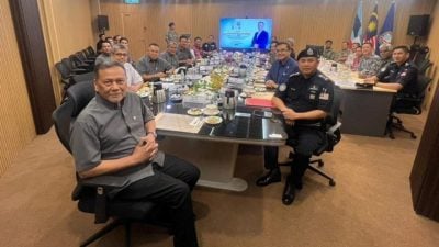 展开选前准备协调 选委会访沙东指挥区