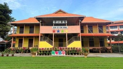 66年木板课室退役 根启华建现代化活动楼