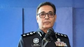 轿车男司机右转遭皮卡车撞及   当场不治