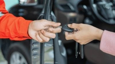 不满夫家天天借当自己车用 维修费却一分都不出!