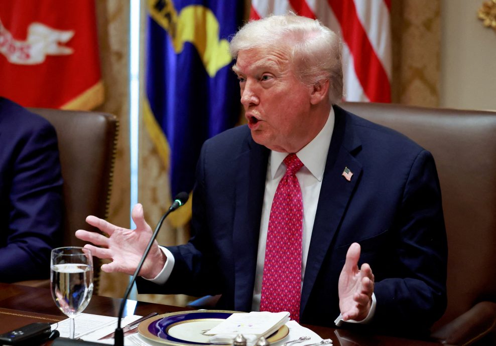 委内瑞拉总统马杜罗递橄榄枝 特朗普:他不敢惹美国