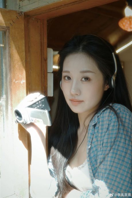 被前任李禹熹锤劈腿施暴 荣梓杉反咬狂粉骚扰