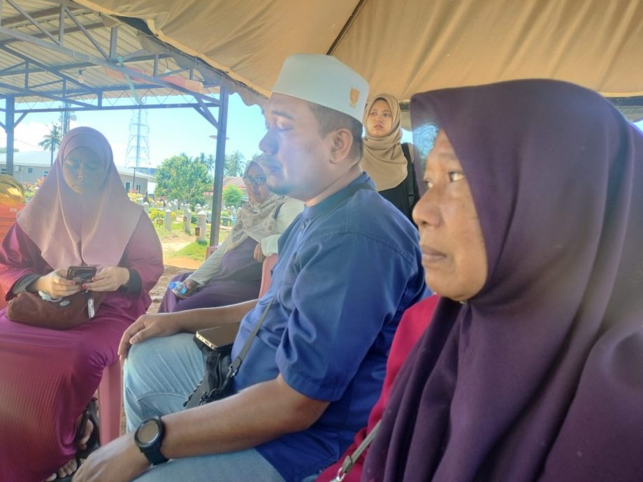 ​（全国版）军人卡车坠山致1死6伤 遇难者母亲忆最后拥抱痛彻心扉