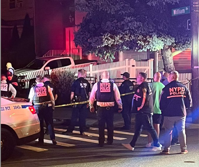 “断头尸”血染浴缸!纽约少女回家惊见满地血 19岁哥斩首母男友