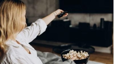 “进影院成‘荷包惊悚片’” 女子宁宅家追剧