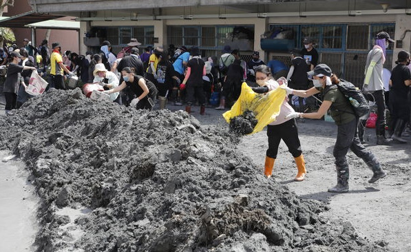 “铲子超人”救灾后病倒 义工患横纹肌溶解症送院急救