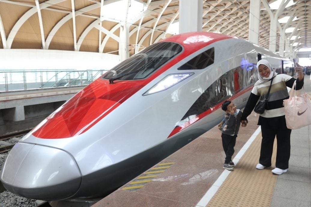 “雅万高铁”通车两周年 累计输送旅客已逾1200万人次