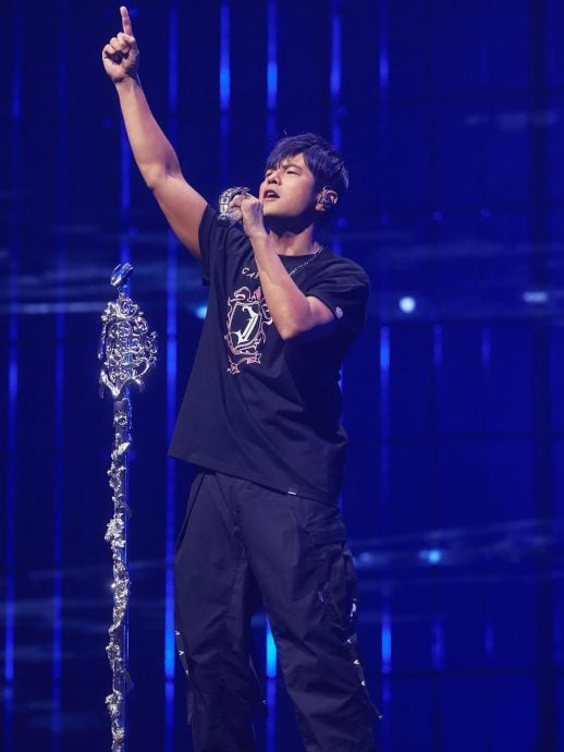 《嘉年华》巡演上海收官　周杰伦突折返现场“加班”