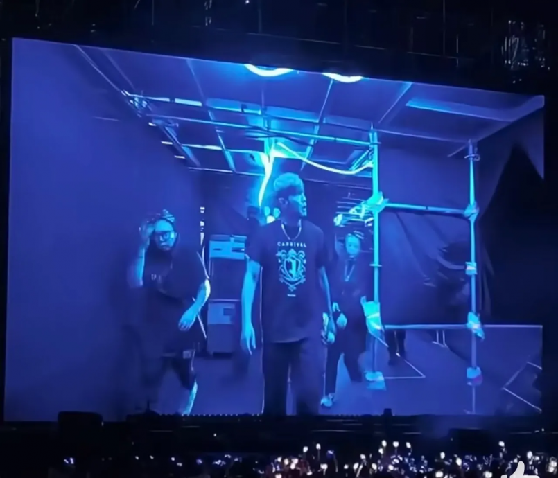 《嘉年华》巡演上海收官　周杰伦突折返现场“加班”