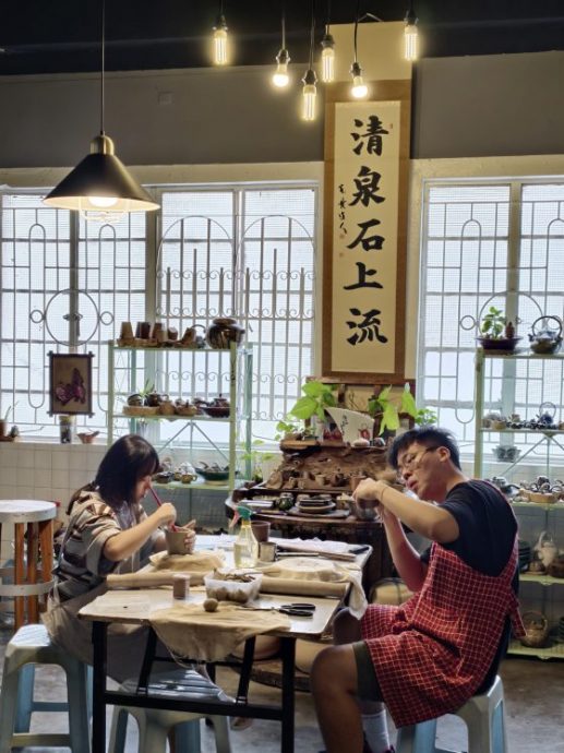 【人生第二春/02】在陶艺世界,陶土玩泥,捏出岁月静好的风景──陶艺人‧凌庆安